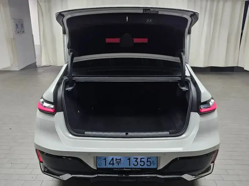 2025 BMW i7 с пробегом 33 789 км