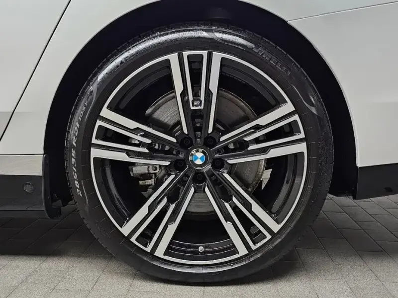 2025 BMW i7 с пробегом 33 789 км