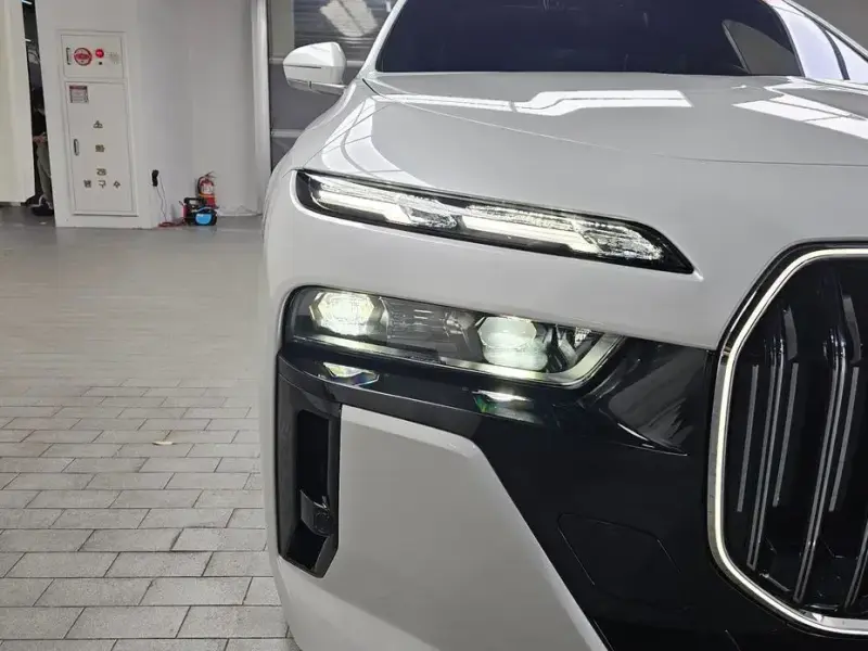 2025 BMW i7 с пробегом 33 789 км