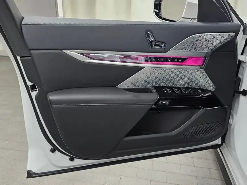 2025 BMW i7 с пробегом 33 789 км