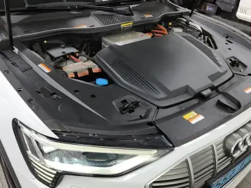 2021 Audi e-tron с пробегом 120 323 км