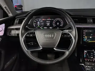 2021 Audi e-tron с пробегом 120 323 км