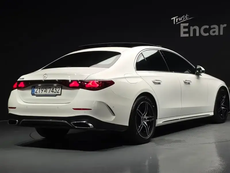 2026 Mercedes-Benz E-Класс с пробегом 5 077 км