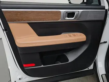 2025 Hyundai Santa Fe с пробегом 9 466 км