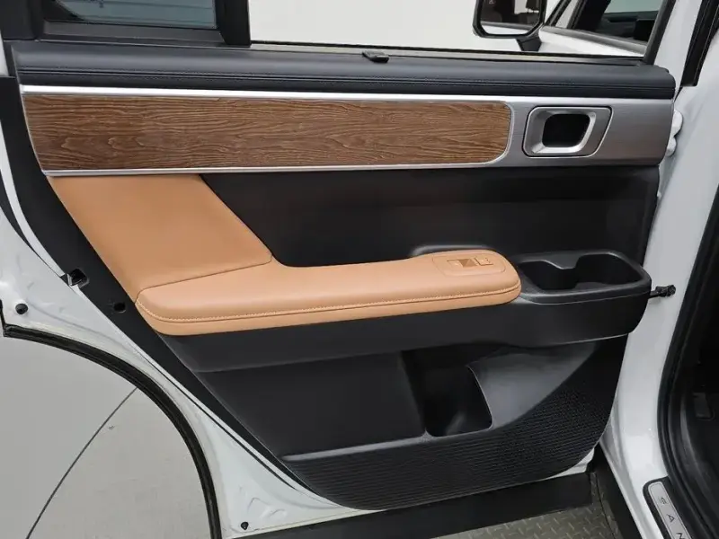 2025 Hyundai Santa Fe с пробегом 9 466 км