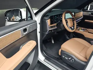 2025 Hyundai Santa Fe с пробегом 12 445 км