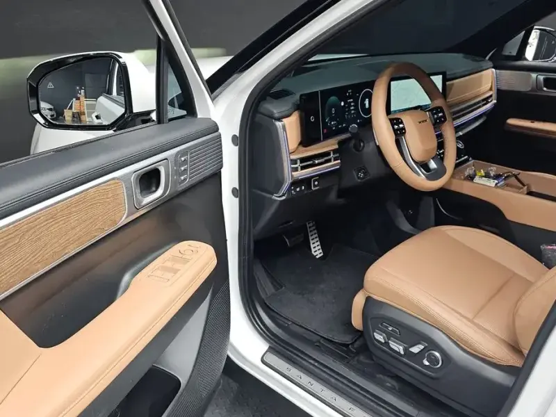 2025 Hyundai Santa Fe с пробегом 12 445 км