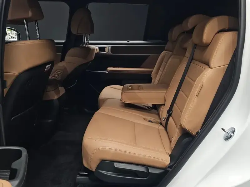 2025 Hyundai Santa Fe с пробегом 12 445 км