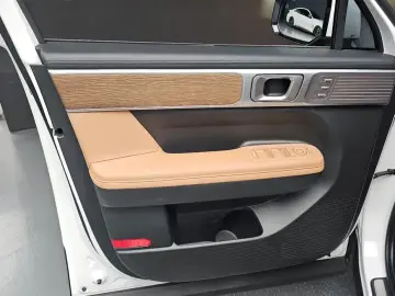 2025 Hyundai Santa Fe с пробегом 12 445 км