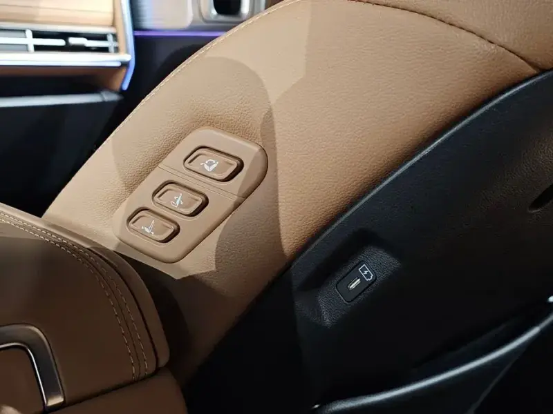 2025 Hyundai Santa Fe с пробегом 12 445 км