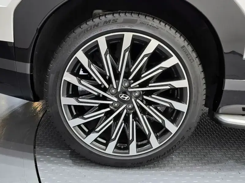 2023 Hyundai Santa Fe с пробегом 23 917 км