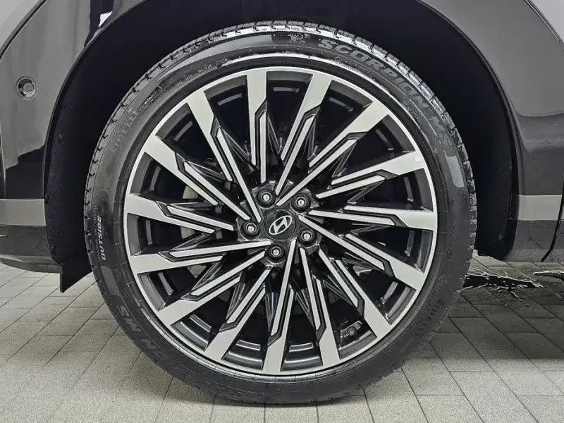2023 Hyundai Santa Fe с пробегом 23 711 км