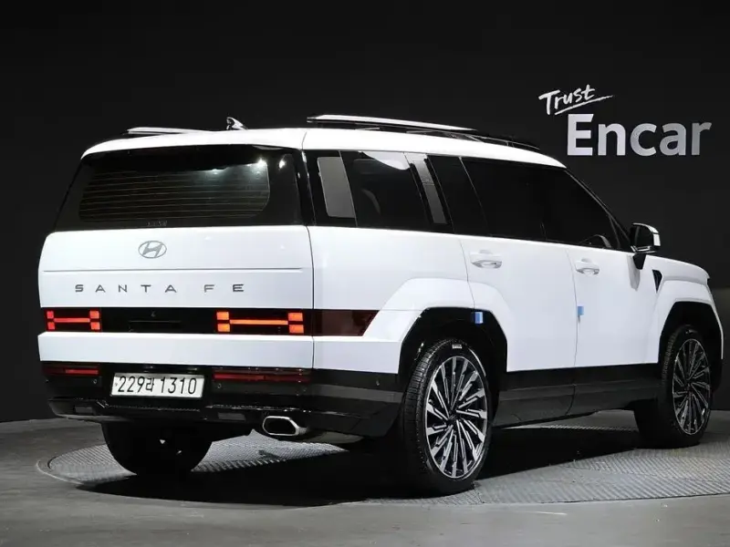 2025 Hyundai Santa Fe с пробегом 12 582 км