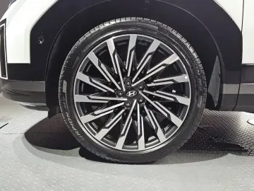 2025 Hyundai Santa Fe с пробегом 12 582 км