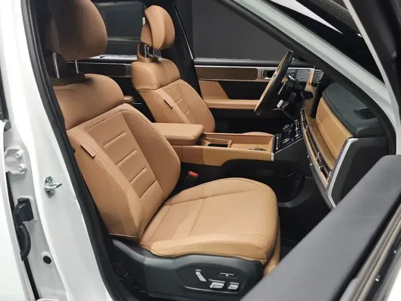 2025 Hyundai Santa Fe с пробегом 12 582 км