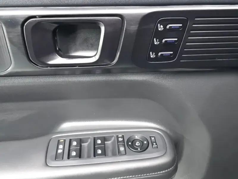 2023 Hyundai Santa Fe с пробегом 23 005 км