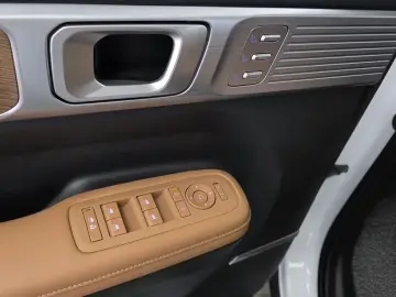 2025 Hyundai Santa Fe с пробегом 13 363 км