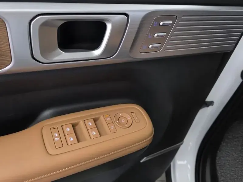 2025 Hyundai Santa Fe с пробегом 13 363 км