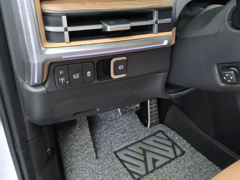 2025 Hyundai Santa Fe с пробегом 13 363 км