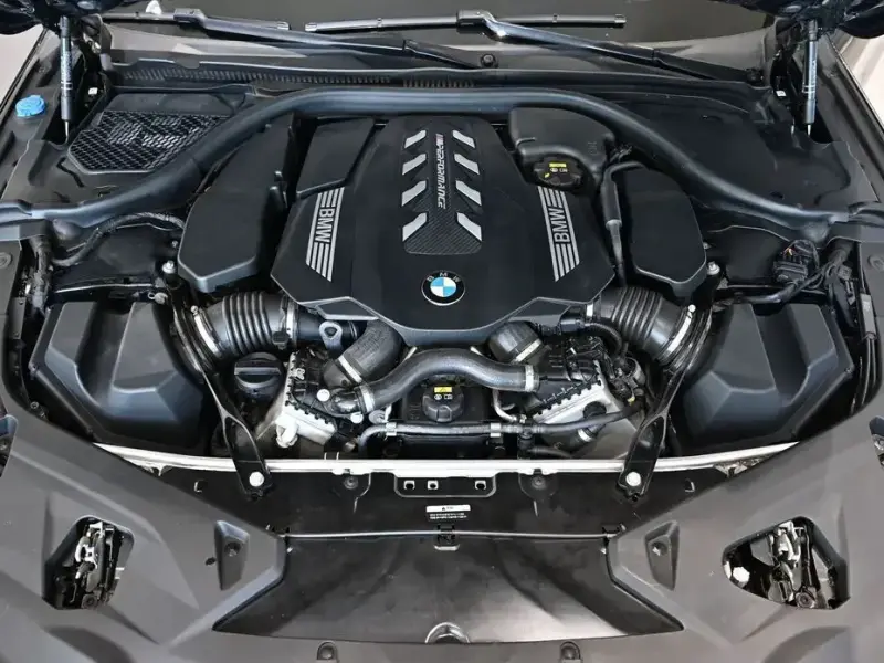 2022 BMW 8 серии с пробегом 63 383 км