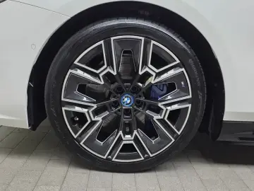 2025 BMW i5 с пробегом 22 848 км