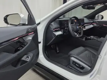 2025 BMW i5 с пробегом 22 848 км