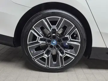 2025 BMW i5 с пробегом 22 848 км