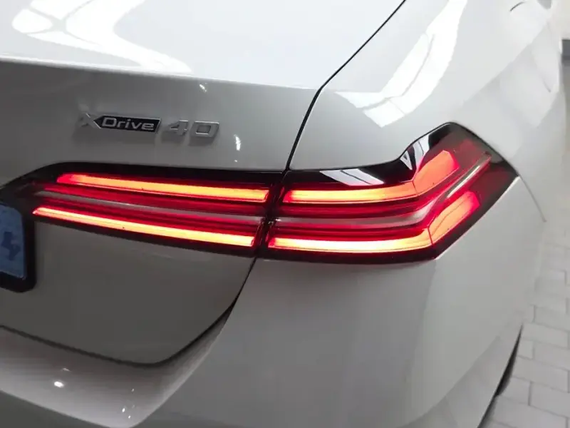 2025 BMW i5 с пробегом 22 848 км