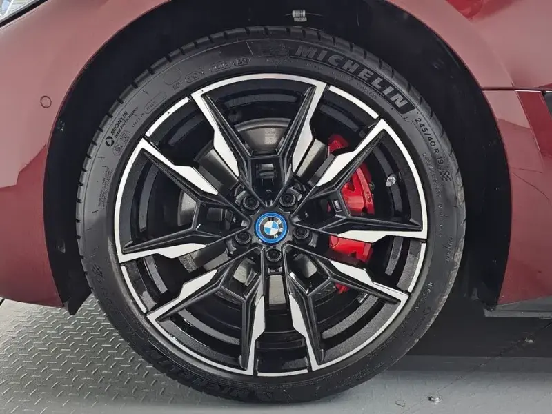 2023 BMW i4 с пробегом 30 422 км