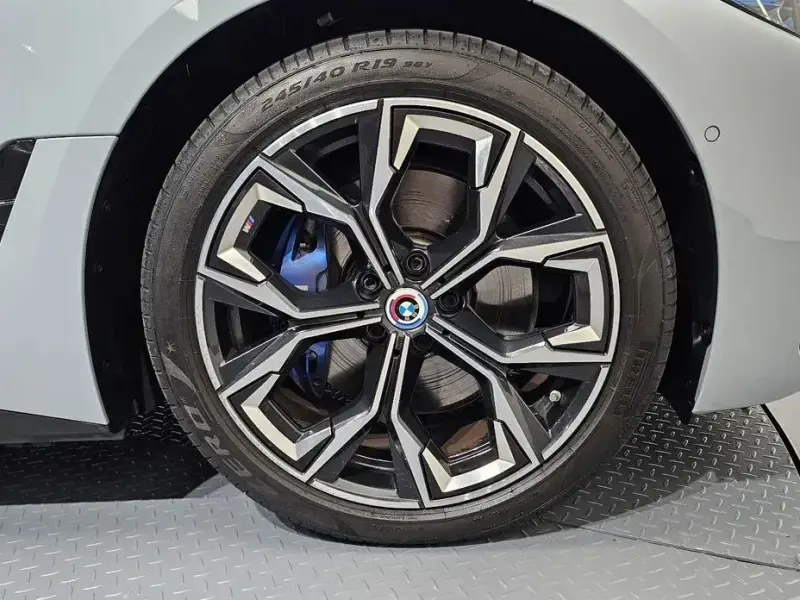 2023 BMW i4 с пробегом 24 026 км