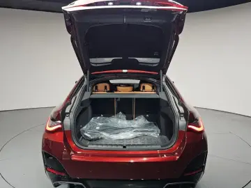 2023 BMW i4 с пробегом 30 422 км