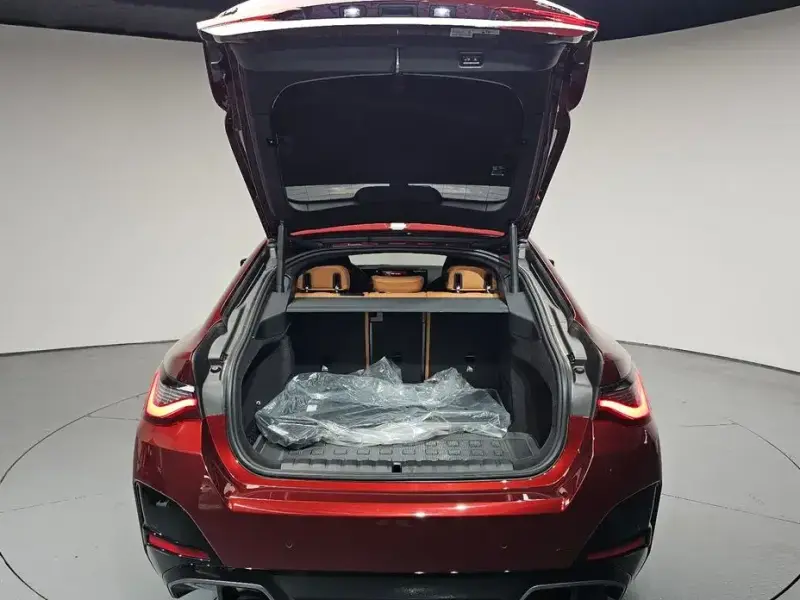2023 BMW i4 с пробегом 30 422 км