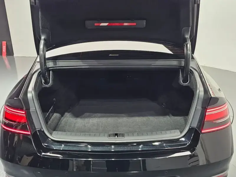 2023 Genesis G90 с пробегом 60 190 км