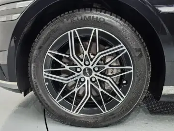 2023 Genesis G90 с пробегом 34 088 км