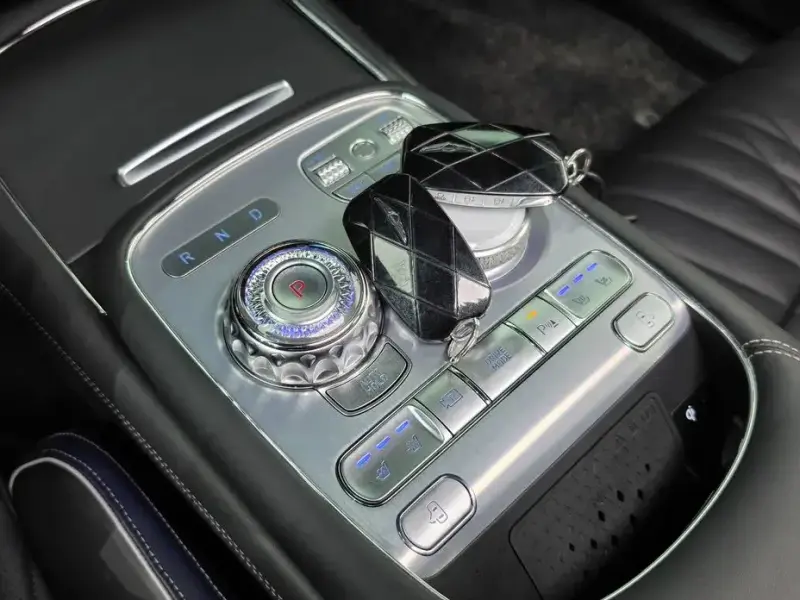 2023 Genesis G90 с пробегом 34 088 км