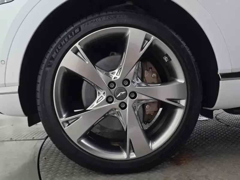 2023 Genesis GV80 с пробегом 31 040 км