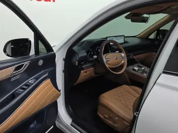2023 Genesis GV80 с пробегом 31 040 км