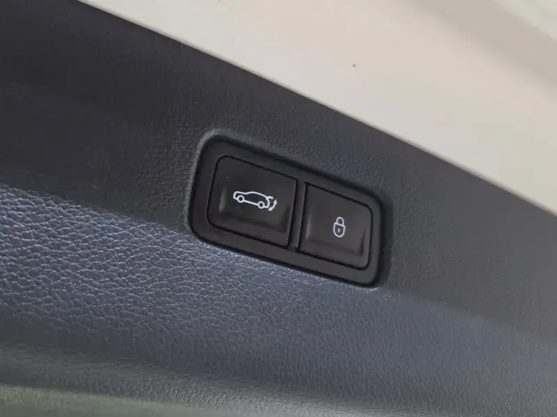 2023 Genesis GV80 с пробегом 31 040 км