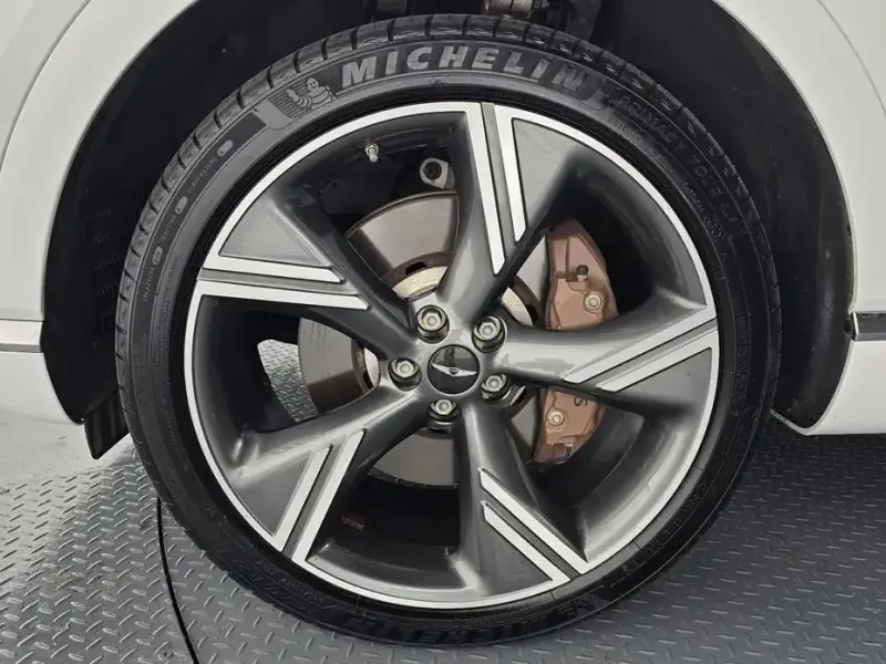 2023 Genesis GV80 с пробегом 40 431 км