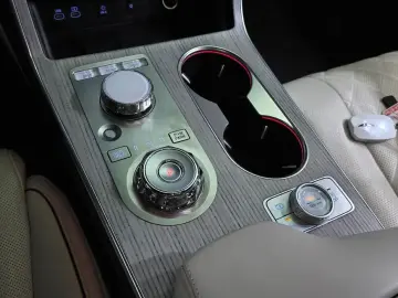 2023 Genesis GV80 с пробегом 40 431 км