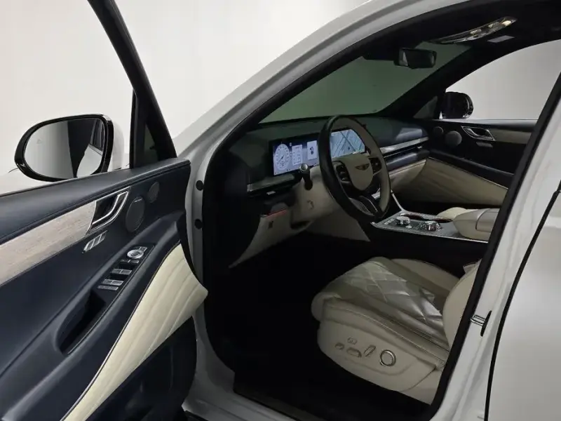 2023 Genesis GV80 с пробегом 40 431 км