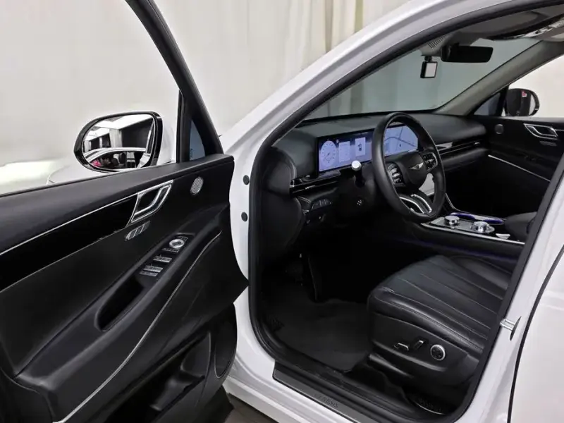 2023 Genesis GV80 с пробегом 24 517 км