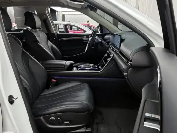 2023 Genesis GV80 с пробегом 24 517 км