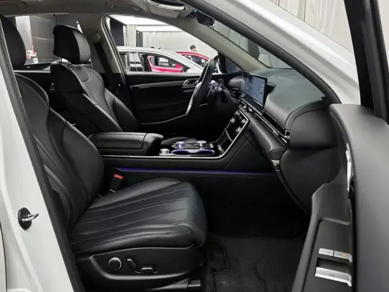 2023 Genesis GV80 с пробегом 24 517 км