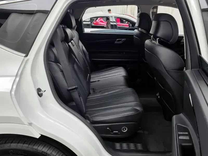 2023 Genesis GV80 с пробегом 24 517 км