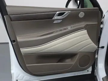 2023 Genesis GV80 с пробегом 40 956 км