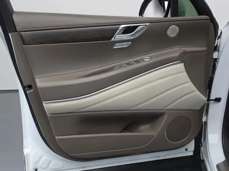 2023 Genesis GV80 с пробегом 40 956 км