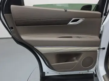 2023 Genesis GV80 с пробегом 40 956 км
