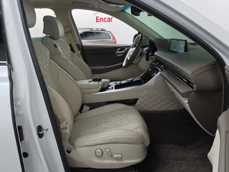2023 Genesis GV80 с пробегом 40 956 км