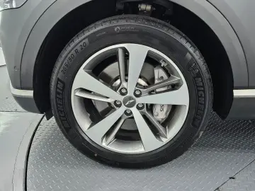 2023 Genesis GV80 с пробегом 28 477 км
